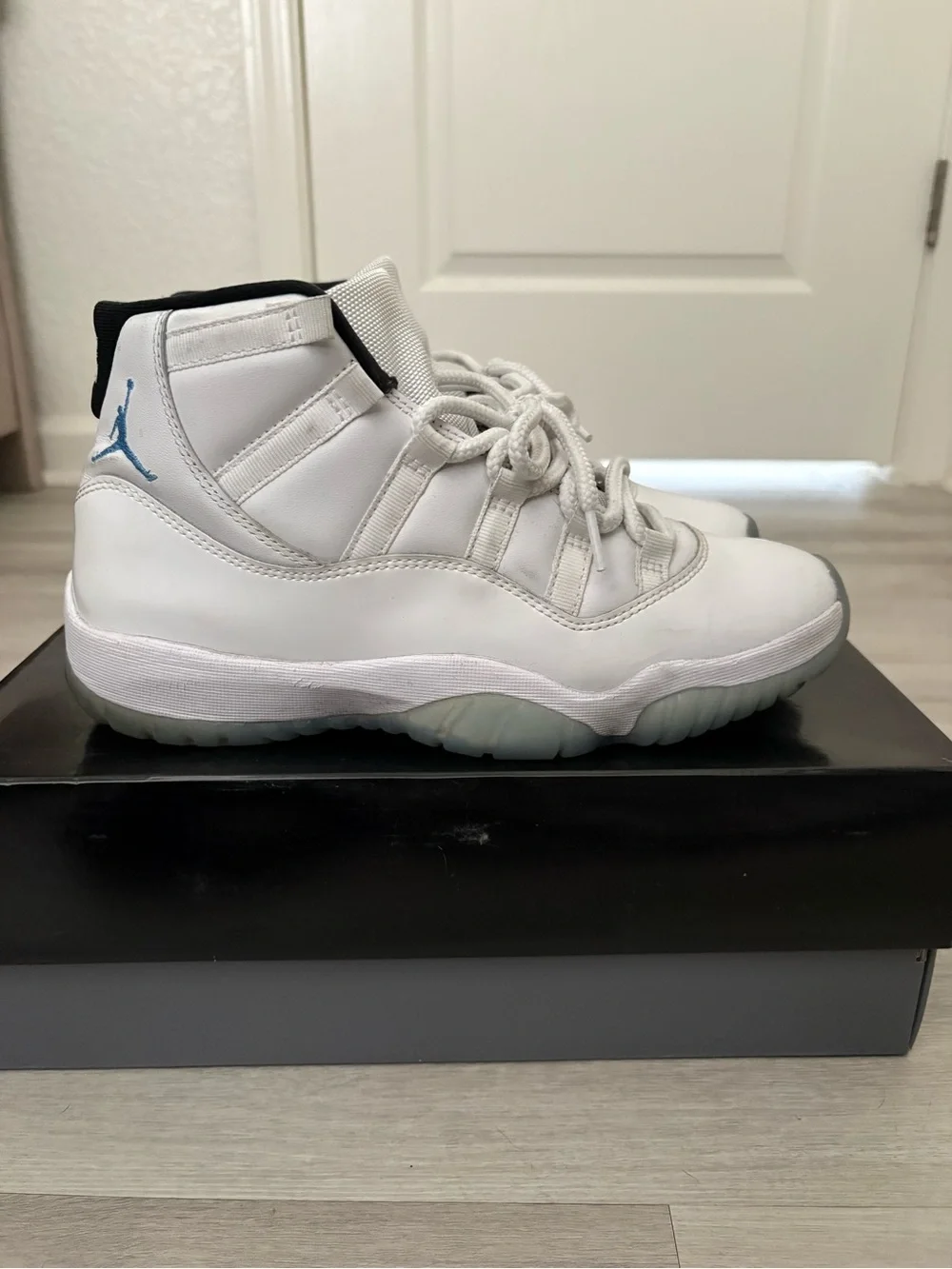 Jordan 11 Legend Blue